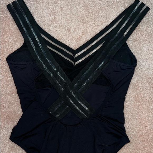 Kenneth Cole one one piece women’s black swimsuit Size M - Picture 3 of 5